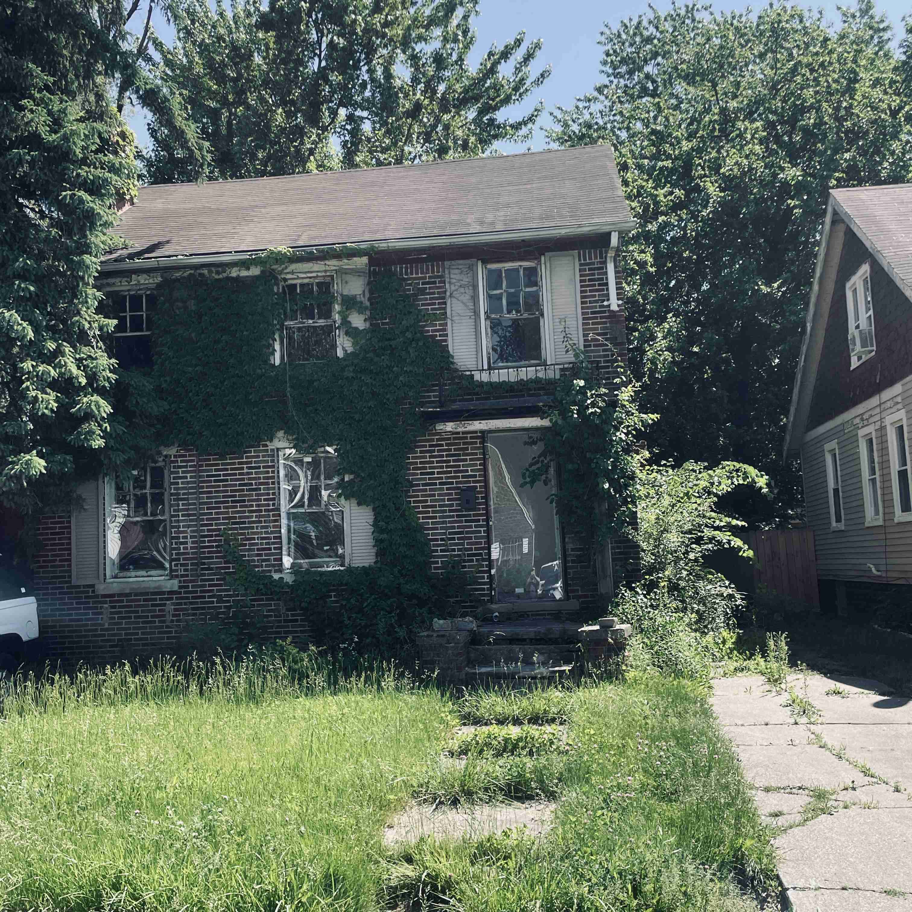 14910 Robson (3).jpg